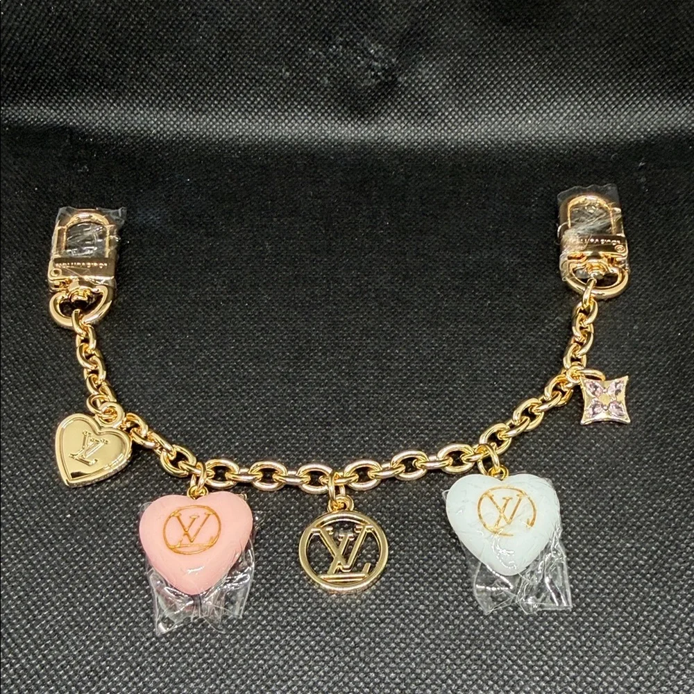 ✅ PRICE IS FIRM ✅ FASHION Gold-Tone Charm with Pink & Light Blue Heart Charms - Picture 1 of 2